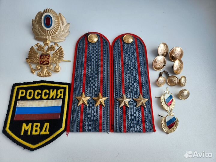 Кокарда, Погоны, Пуговицы