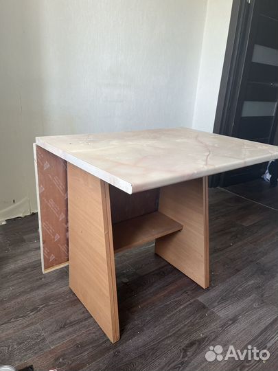 Стол обеденный