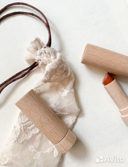 Помада деревянная