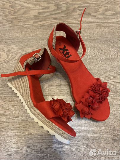 Босоножки разных размеров