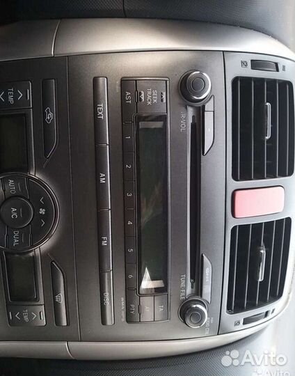 Штатная магнитола на Toyota auris E150