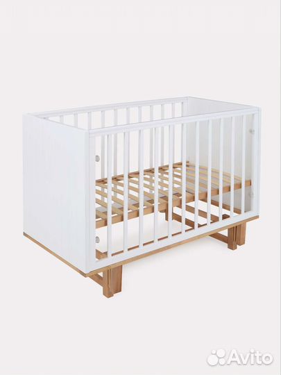Детская кроватка с маятником