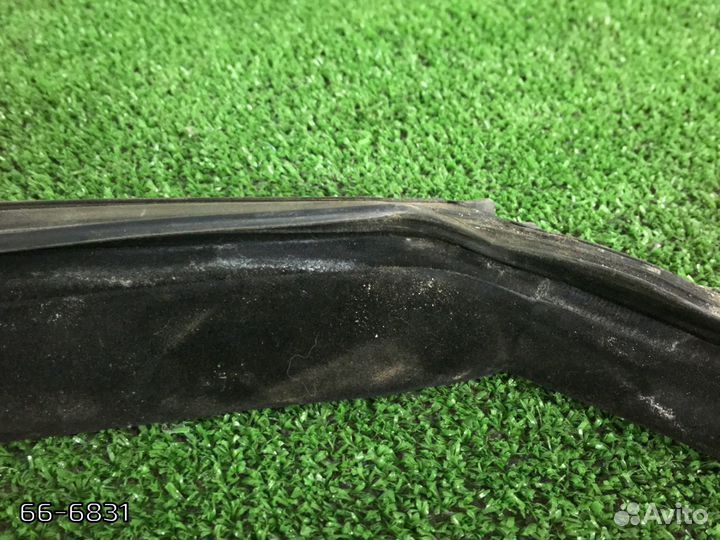 Уплотнитель стекла Mercedes S500/550 W221