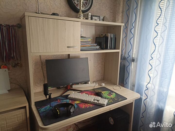 Письменный стол