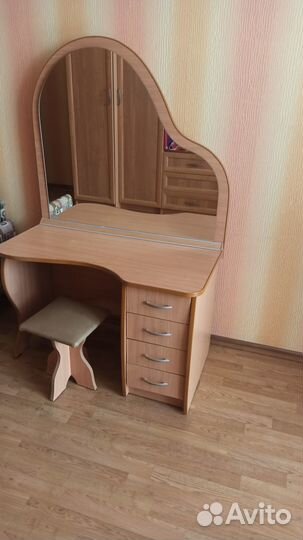 Детский туалетный столик
