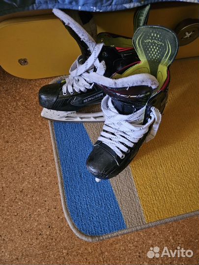 Продам коньки Bauer