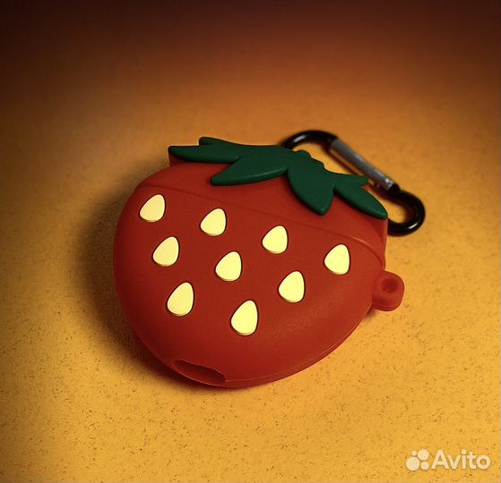 Чехол на AirPods Pro клубничка