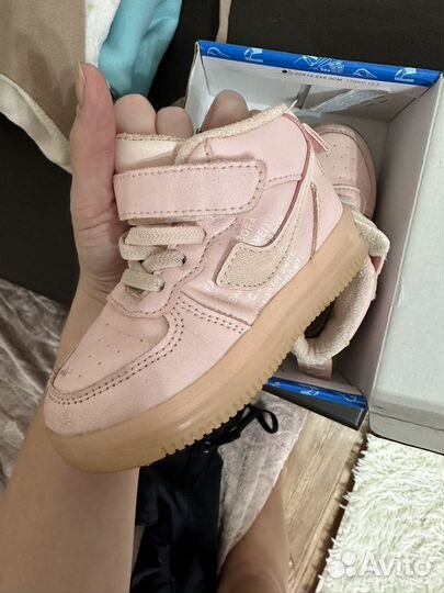 Кроссовки детские 24