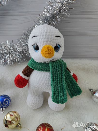 Вязаная игрушка Снеговик