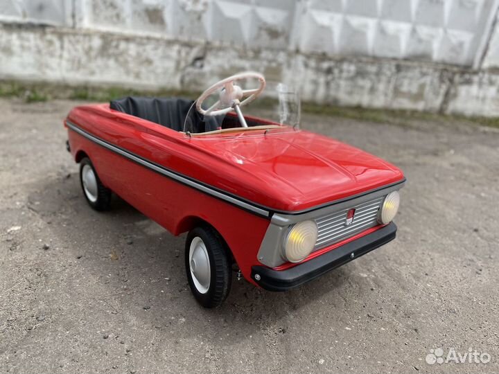 Отреставрированный педальный москвич СССР