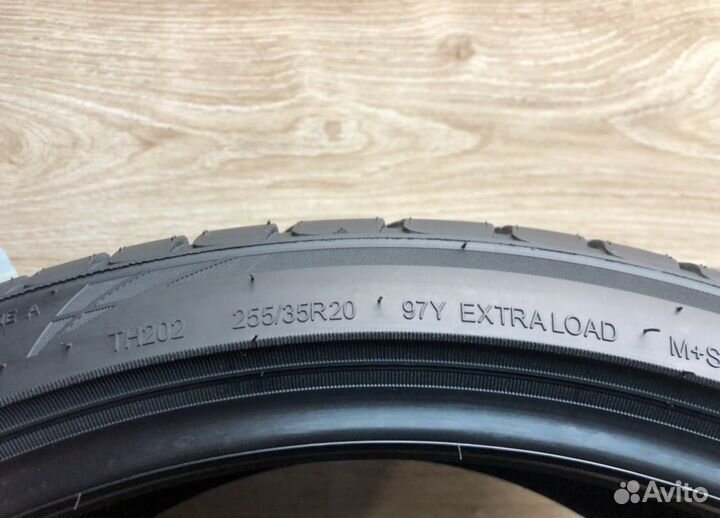 Triangle EffeXSport TH202 255/35 R20