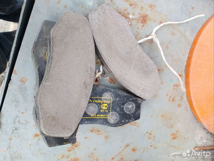 Передние тормозные колодки на ЗИЛ Бычок