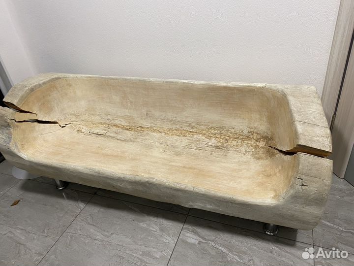 Деревянный диван