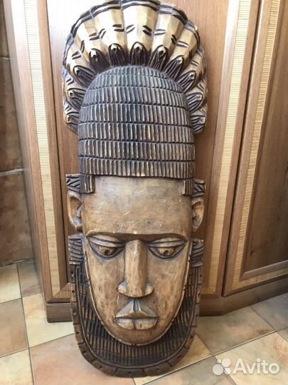 Африканская гиганская маска из красного дерева