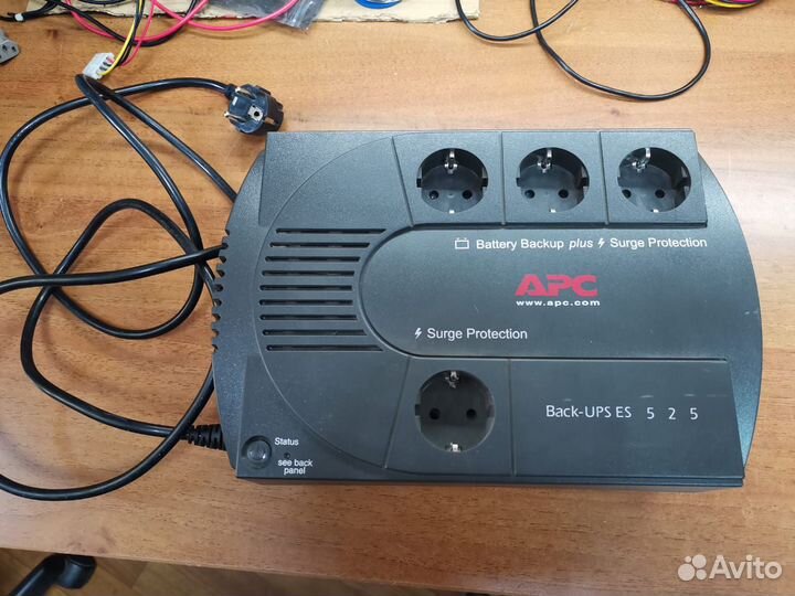 Блок бесперебойного питания UPS BE525-RS