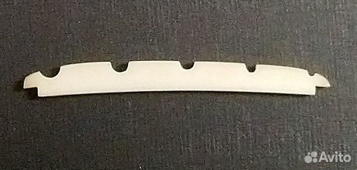 Верхний порожек бас-гитары