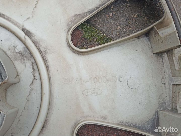 Декоративный колпак на колесо