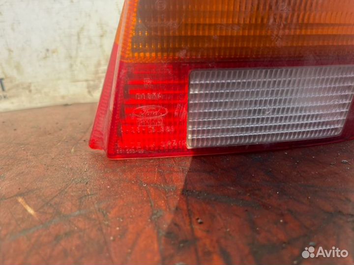 Фонарь задний правый Ford Fiesta 1989-1996