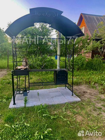 Мангал с крышей
