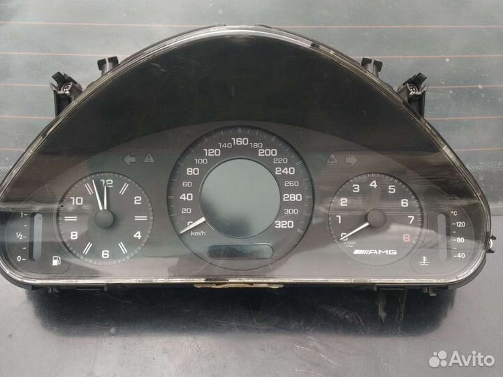 Мерседес 211 AMG 6,3, 5,5к щиток приборов