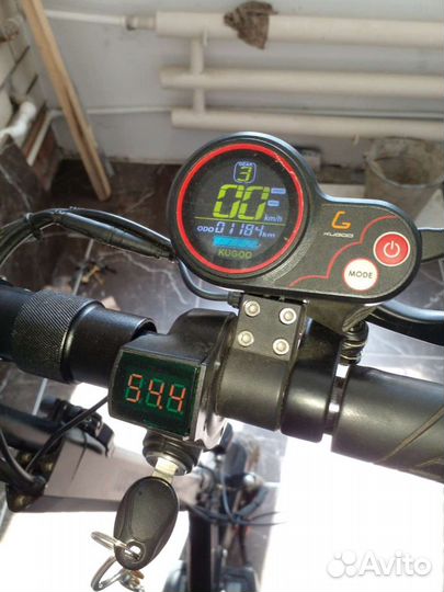 Самокат электро Куго М 4 pro 600 Вт 18 Ампер