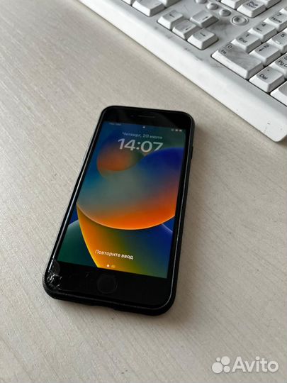 Телефон iPhone se 2020