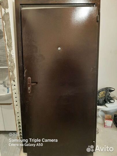 Дверь входная металлическая от застройщика