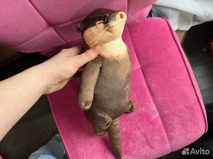 Интерьерная подушка-игрушка Спящая Выдра