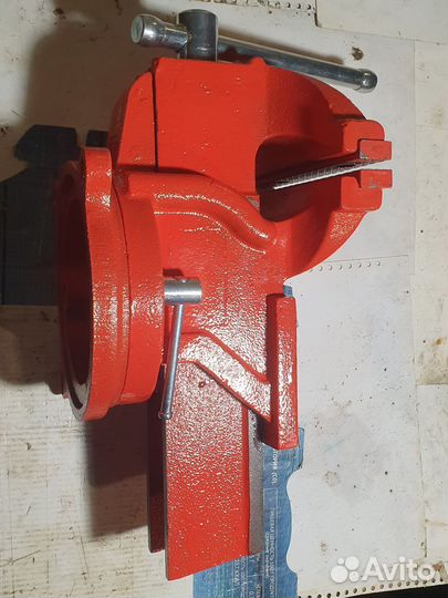 Тиски слесарные 150мм новые