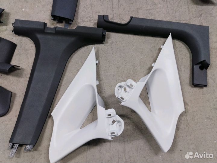 Пластик-обшивка салона на Лада Веста