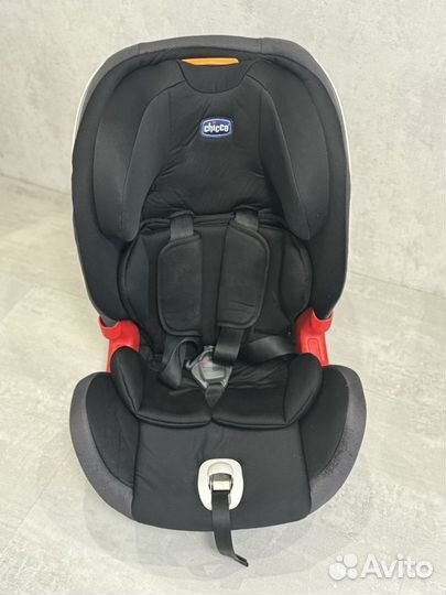 Автомобильное кресло chicco isofix