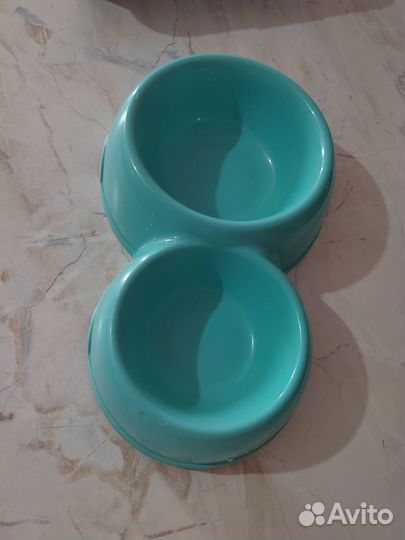 Лоток и миски для кошек