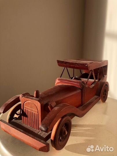 Модель автомобиля деревянная винтаж