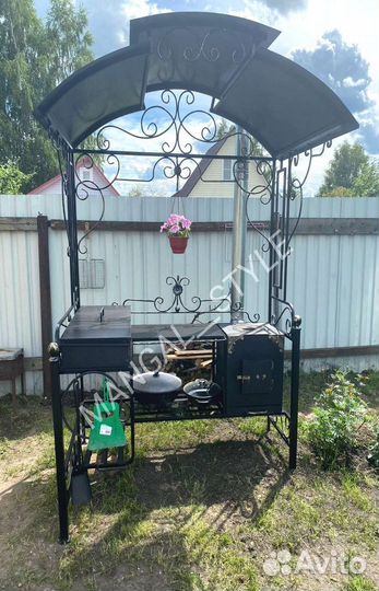 Мангал с крышей