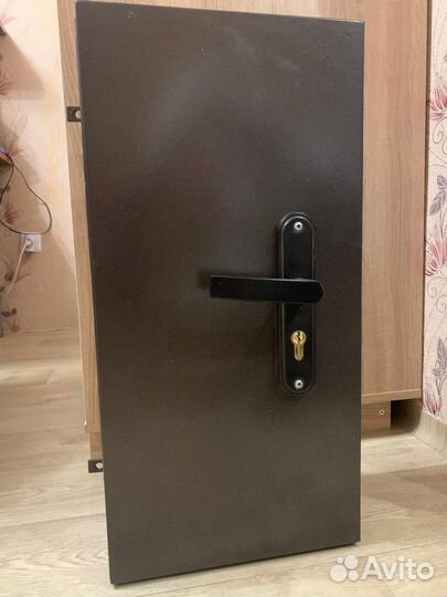 Сейф металлический