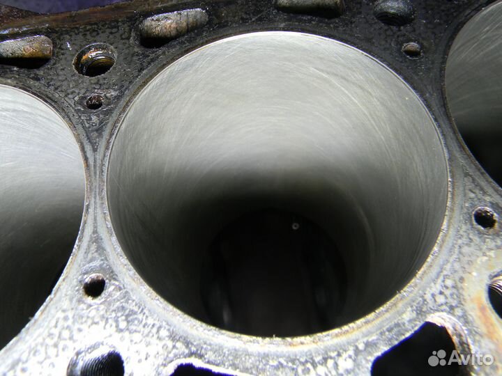 Блок цилиндров + поршня Ауди 100 С4 2.3 AAR