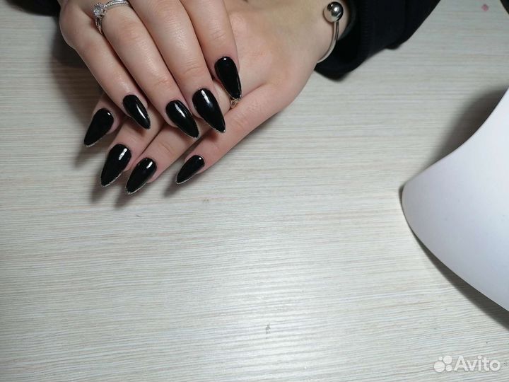 Маникюр и педикюр