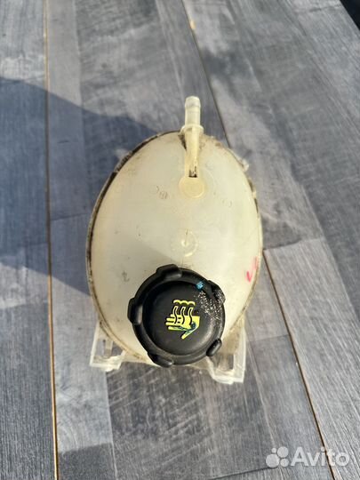 Renault logan 2 расширительный бачек