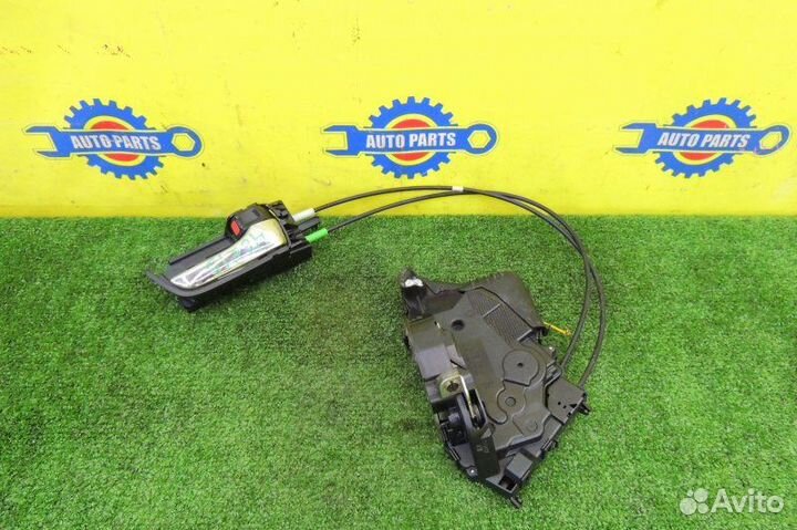 Замок передний правый Toyota Prius NHW20