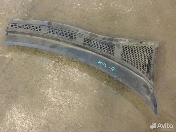 Решетка стеклоочистителей (жабо) правая Mazda 3 BK