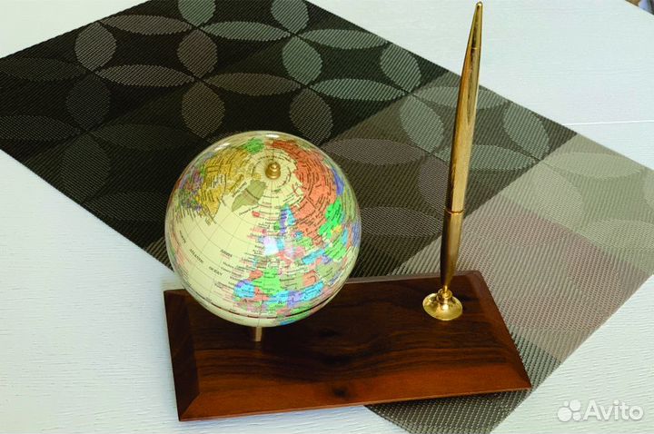 Настольный набор с глобусом и ручкой