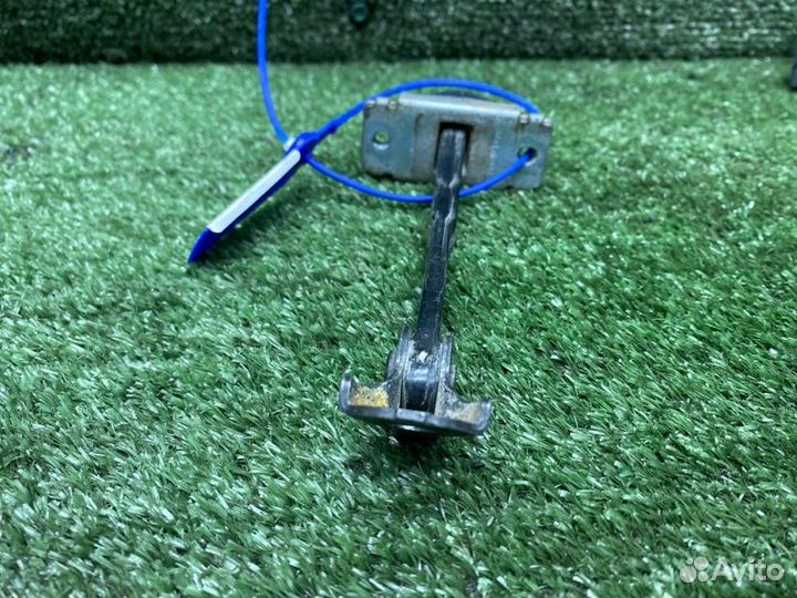 Ограничитель двери передний правый Mazda 3 BK