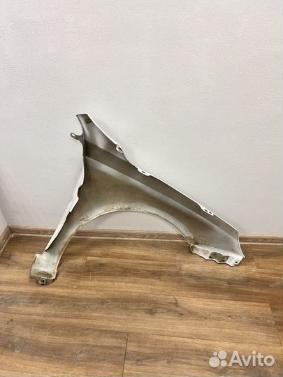 Крыло на LADA vesta