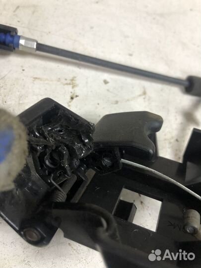 Трос лючка бака Nissan Tiida 1