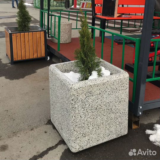 Вазон Куба. Вазон из бетона. Ваза. Уличный вазон