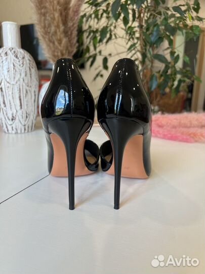 Туфли женские 39 размер черные лаковые