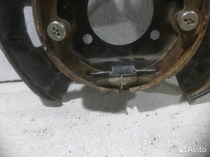 Тормозной барабан задний левый Lexus Is 2005