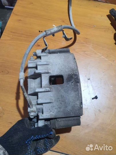 Суппорт тормозной передний левый Cadillac Srx 265