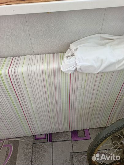 Кровать односпальная с ящиком и матрасом