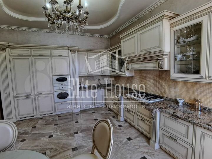 Дом 600 м² на участке 28 сот.